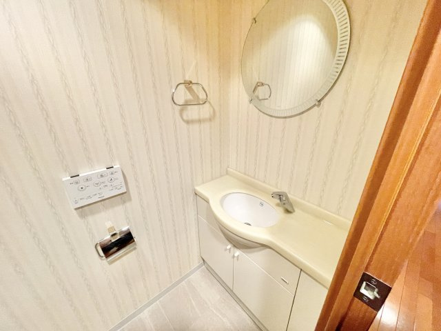 ロイヤルアーク東香里園町のトイレ|シンプルで使いやすいトイレです