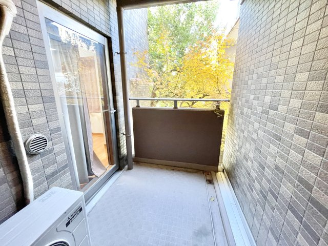 ロイヤルアーク東香里園町のバルコニー|落ち着いた時間を過ごせるバルコニーです