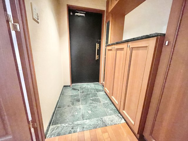 ロイヤルアーク東香里園町の玄関|ゆったりとした玄関です