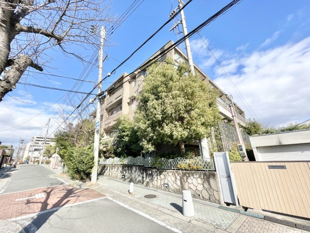 ロイヤルアーク東香里園町の外観|外観は落ち着いています