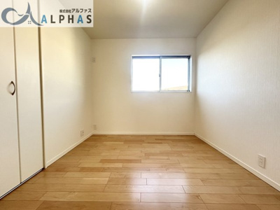 【洋室】 | 姫路市飾磨区細江　築浅一戸建て | スッキリと飽きの来ないシンプルな洋室♪