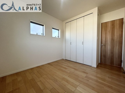 【洋室】 | 姫路市飾磨区細江　築浅一戸建て | 各居室収納ある為、お部屋がスッキリと片づきます♪