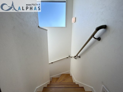 【その他】 | 姫路市飾磨区細江　築浅一戸建て | 明るい階段には手すりがあります♪