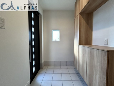 【玄関】 | 姫路市飾磨区細江　築浅一戸建て | 玄関がいつも片づく大容量シューズボックス！