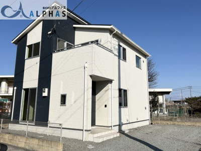 【外観】 | 姫路市飾磨区細江　築浅一戸建て | 南西向きの為、陽当り・通風良好な一戸建て♪