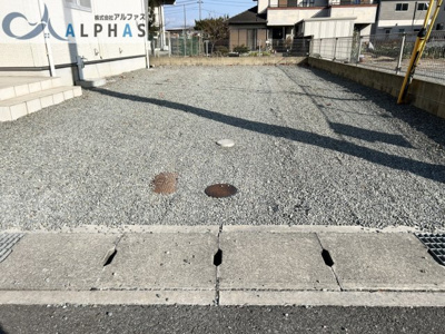 【駐車場】 | 姫路市飾磨区細江　築浅一戸建て | 4台駐車可能なゆとりの駐車スペースがあります♪