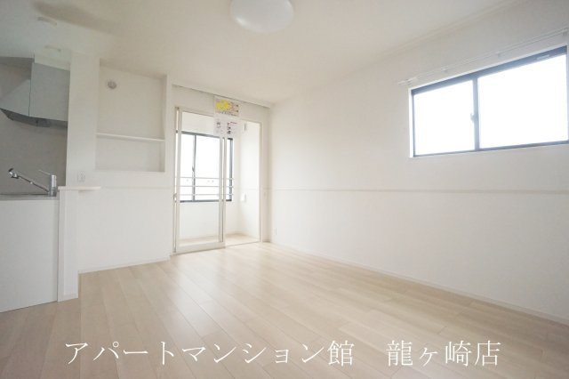 シャトー・バロンＶの居間・リビング|※写真は全て同タイプ別部屋