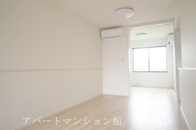 シャトー・バロンＶの居間・リビング|※写真は全て同タイプ別部屋