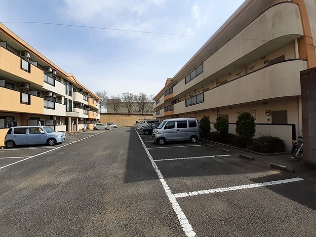 ラフィネ天久保Ａの駐車場|駐車場