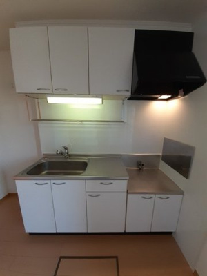 【キッチン】 | ブリーゼＳＫ・Ⅱ | コンパクトなキッチンで掃除もラクラク