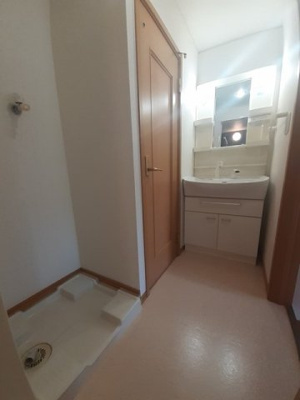 【洗面所】 | ブリーゼＳＫ・Ⅱ | 明るい洗面所です