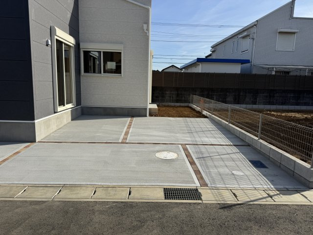 松戸市松飛台新築戸建（第３松飛台）の駐車場|10号棟駐車スペース・並列2台駐車可
