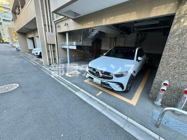 サン・名駅南ビルの駐車場