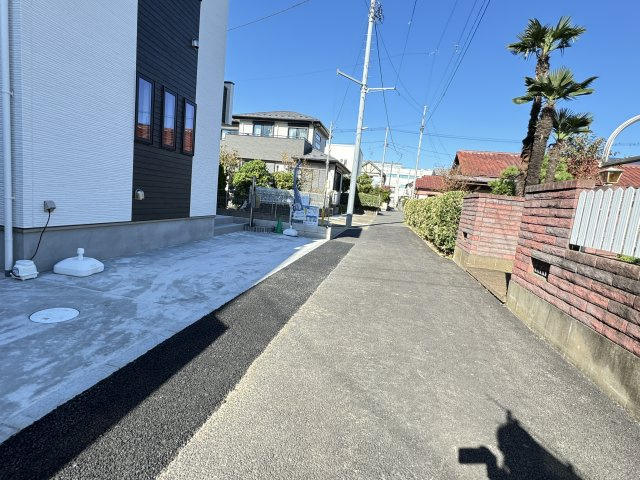 市川市中国分２丁目新築戸建の前面道路含む現地写真|東側前面道路