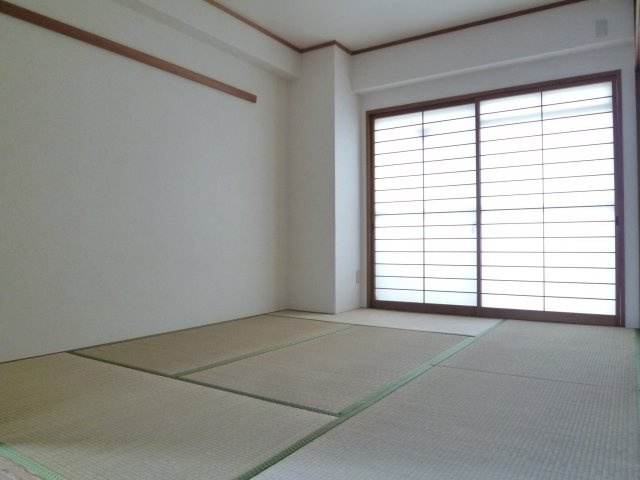メゾンマヴィーの和室