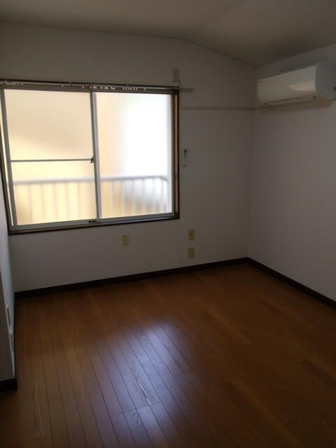 花井コーポの洋室