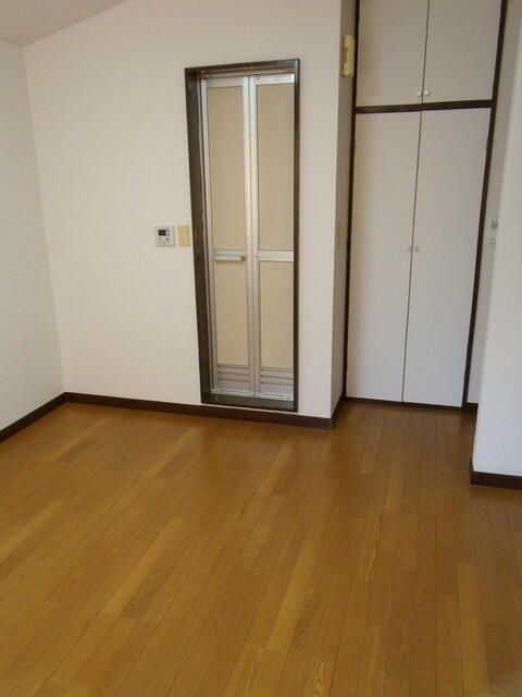 花井コーポの洋室