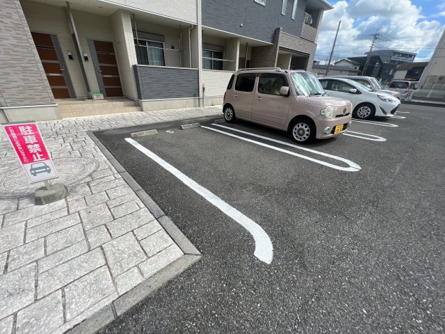 ピアチェーレⅢの駐車場