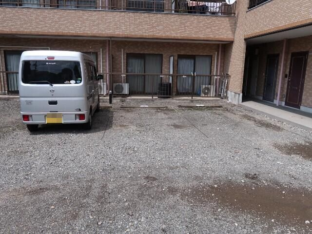 シャトル日新の駐車場