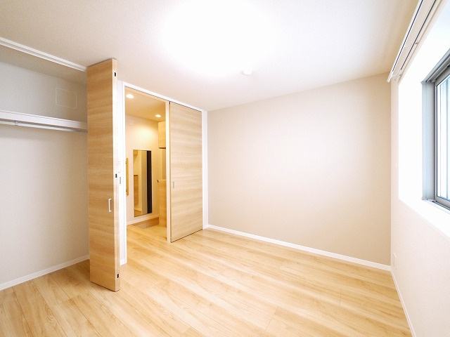 ル　コトー学園前の洋室