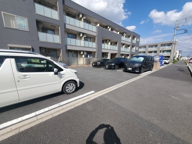 グランティスの駐車場