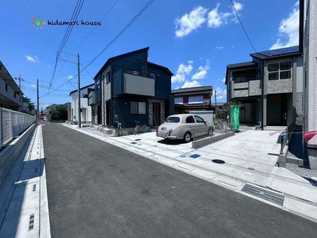 上尾市上　8期　新築戸建　ブルーミング04の前面道路含む現地写真