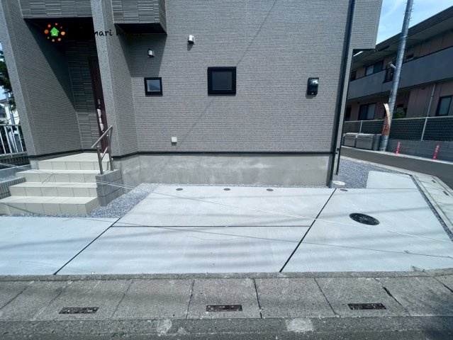 上尾市上　8期　新築戸建　ブルーミングガーデン　01の駐車場