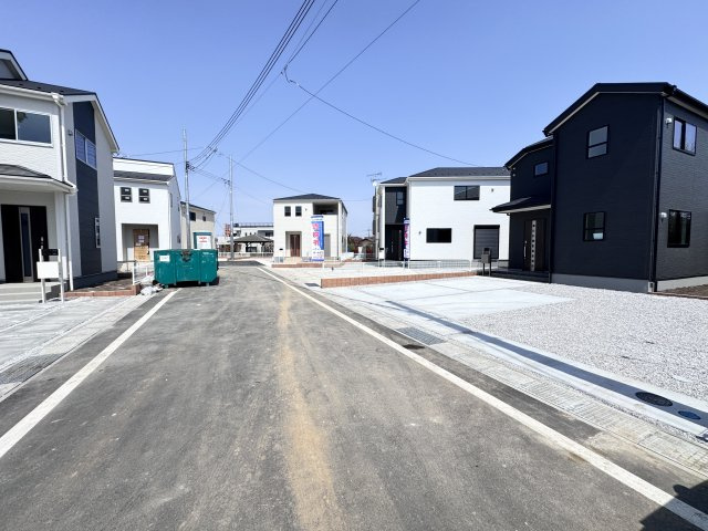 新築　藤岡市上戸塚第6　Liveie Garden.S　9号棟の前面道路含む現地写真|現地写真　西側接道幅員約6ｍ