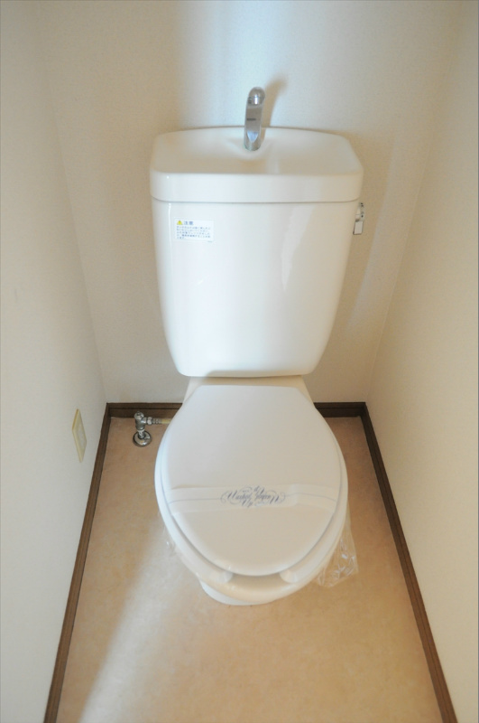 パセオ大住　車庫付きのトイレ