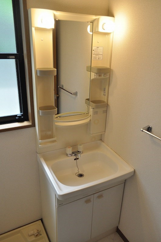 パセオ大住　車庫付きの洗面所