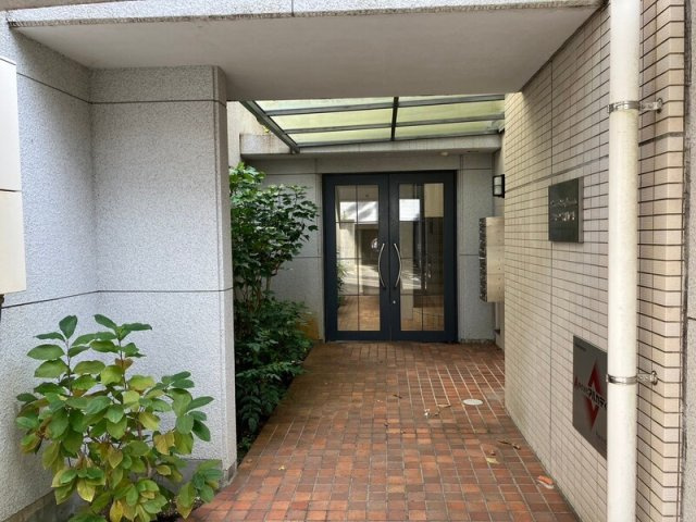 ラムール六甲山ノ手のエントランス