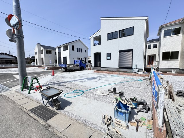 新築　藤岡市上戸塚第6　Liveie Garden.S　11号棟の駐車場|現地写真　駐車スペースは2台分可能です！
