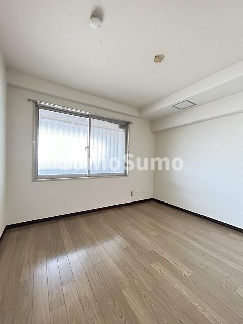 アミティ塚口の寝室|開放的な寝室です