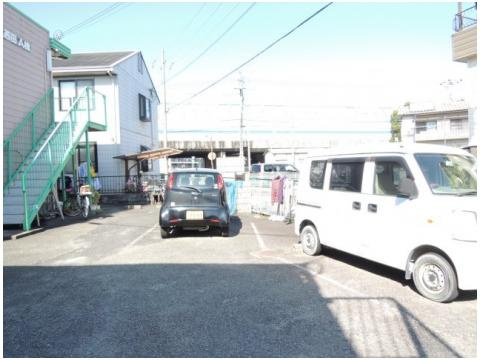 レジデンス西田Aの駐車場