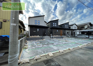 【外観】 | 販売現地　外観スタイリッシュな外観でゆったりした空間が魅力的です♪