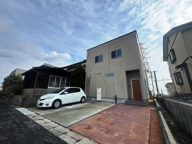 エイトハウス千代田の駐車場