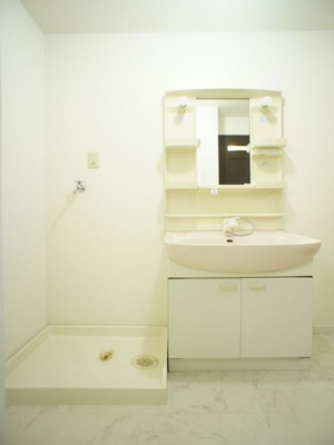 【独立洗面台】 | M＆MハイツB | 洗髪洗面化粧台と洗濯機置き場があります♪