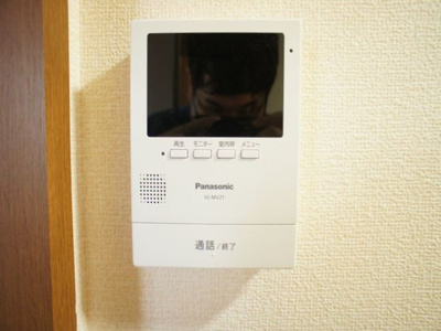 【セキュリティ】 | コモンズヴィラ | 訪問者の確認ができるＴＶドアホンです。