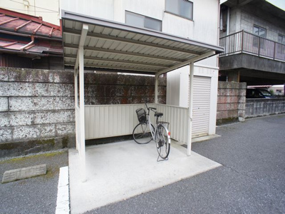 【その他共用部分】 | コモンズヴィラ | 敷地内には駐輪場があります。