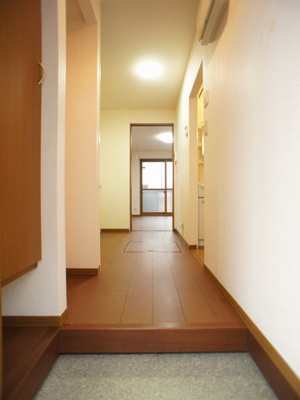 【玄関】 | コモンズヴィラ | 清潔感のある明るい玄関です。