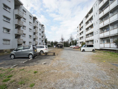 【駐車場】 | ビレッジハウス奈良部1号棟 | 駐車場使用可能です♪