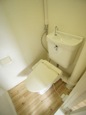 【トイレ】 | ビレッジハウス奈良部1号棟 | 温水洗浄暖房便座機能付きです♪