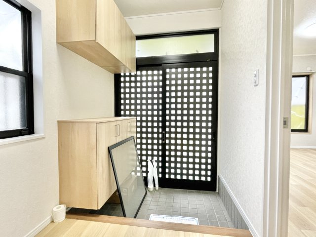 枚方市村野本町　中古一戸建ての玄関|落ち着いた玄関です