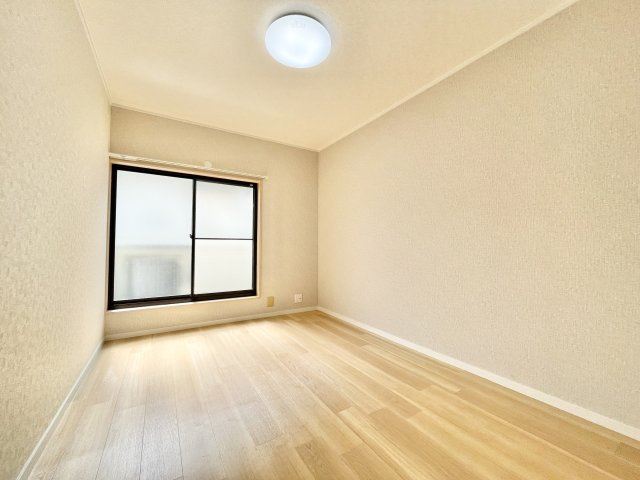 枚方市村野本町　中古一戸建ての寝室|使い勝手のいい寝室です