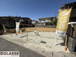 【完成予想図】 | 宇治市広野町宮谷　2区画　D号地　売土地　建築条件付き　 | 標準仕様（アトリエスタイルハウス仕様）で断熱材は気密性、断熱性能も高い、吹付断熱を採用。屋根断熱を実現していますので、お家全体が冬はあったかく、夏は涼しいお家づくりが可能です。