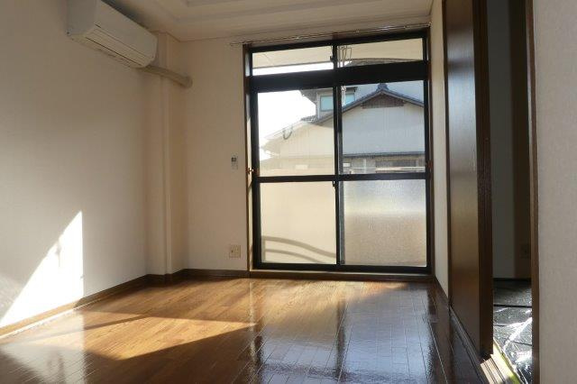 サンライズの洋室