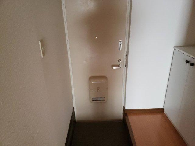 西新小岩コスモハイツの玄関