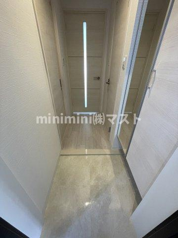 Alivis北梅田の玄関