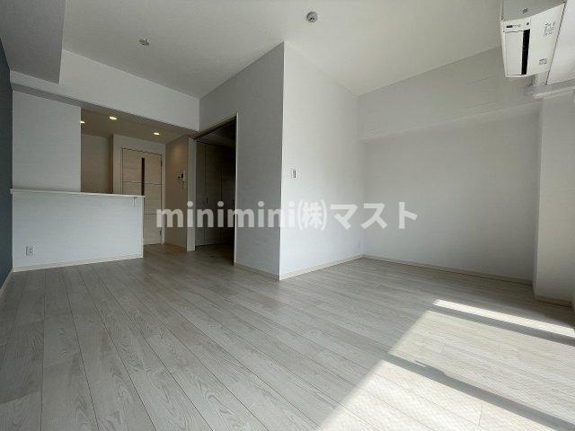 Alivis北梅田の居間・リビング