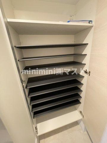 Alivis北梅田の玄関